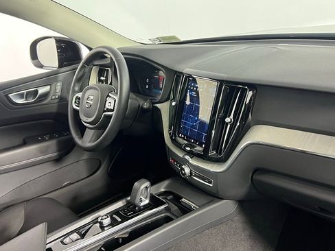 Used 2025 Volvo XC60 B5 Plus image 32