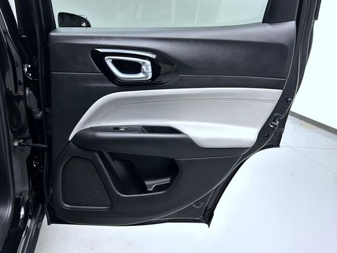 Used 2024 Jeep Compass Limited image 17