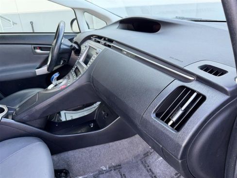 Used 2015 Toyota Prius Five w/ Advanced Technology Package FWD image 45