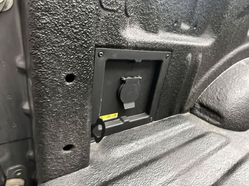 Used 2025 Ford F150 Lariat AWD/4WD image 32
