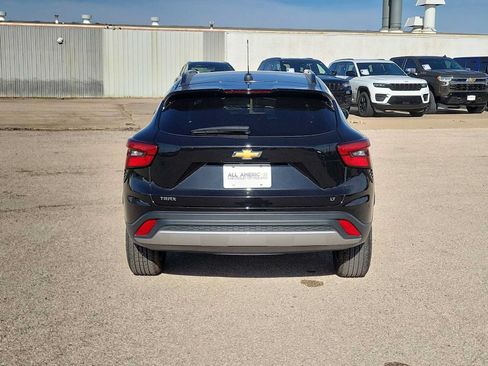 Used 2025 Chevrolet Trax LT FWD image 7