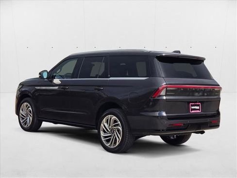 New 2025 Lincoln Navigator Reserve image 8
