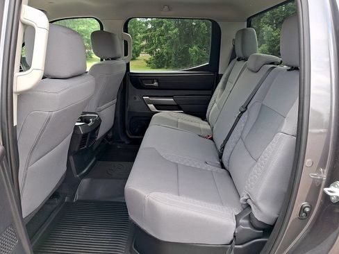 Used 2022 Toyota Tundra SR5 w/ SR5 Convenience Package AWD/4WD image 10
