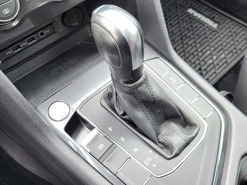 Used 2020 Volkswagen Tiguan SE image 12