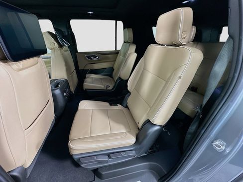 Used 2023 Chevrolet Suburban Premier w/ Advanced Technology Package AWD/4WD image 27