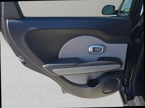 Used 2015 Kia Soul image 11