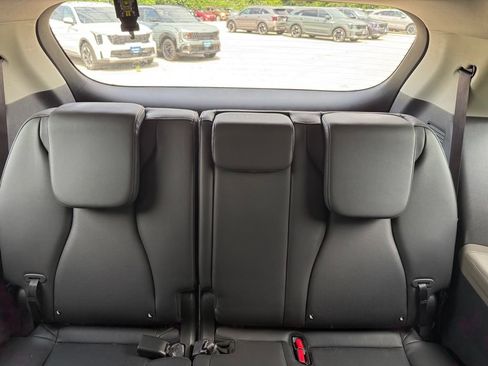 Used 2026 Kia Carnival FWD image 44