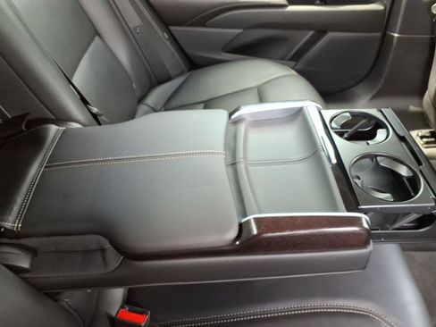 Used 2019 Cadillac XTS Luxury FWD image 16