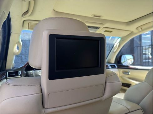 Used 2013 Lexus LX 570 4WD w/ Luxury Pkg image 21