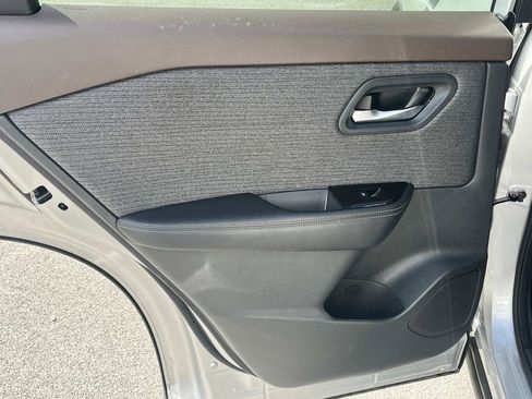 Used 2022 Nissan Rogue SV image 16