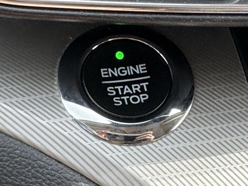 Used 2020 Ford Explorer XLT w/ Equipment Group 202A image 22