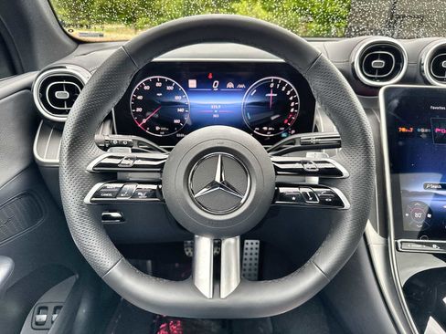 Used 2025 Mercedes-Benz GLC 350e 4MATIC image 21