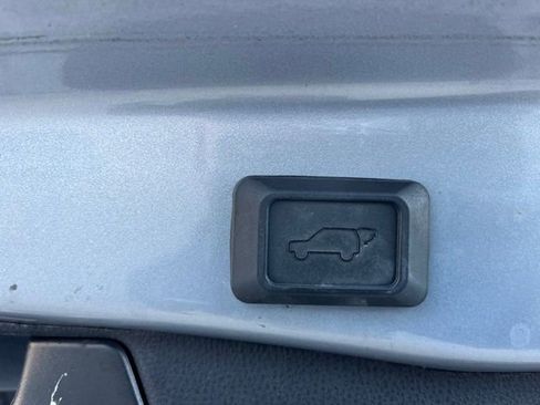 Used 2022 Toyota RAV4 XLE Premium image 18