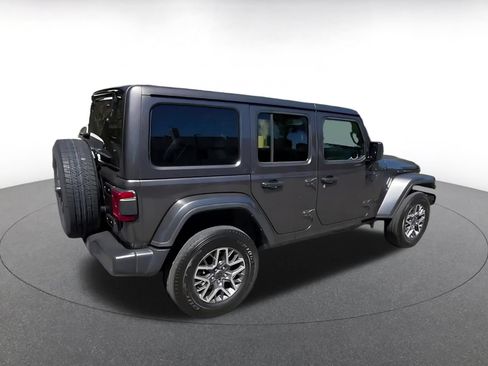 Used 2025 Jeep Wrangler Unlimited Sahara AWD/4WD image 15
