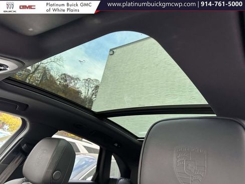 Used 2023 Porsche Macan image 22