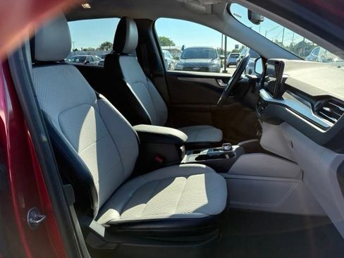 Used 2024 Ford Escape SE w/ Class II Trailer Tow Package FWD image 12