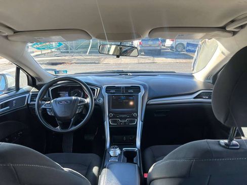 Used 2017 Ford Fusion SE w/ Fusion SE Technology Package image 35