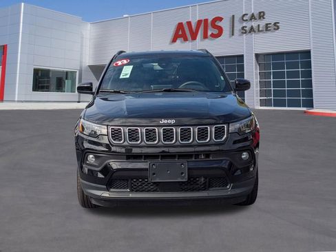 Used 2025 Jeep Compass Latitude AWD/4WD image 2