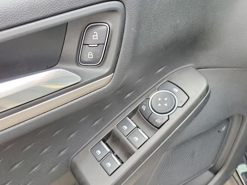 Certified 2020 Ford Escape SE image 5