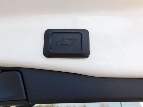 Used 2019 Toyota RAV4 XLE w/ Convenience Package image 23