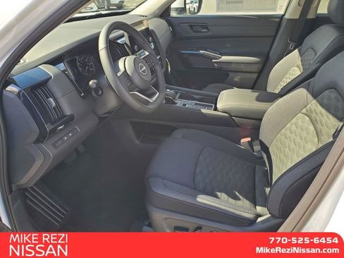 New 2025 Nissan Pathfinder SV image 10