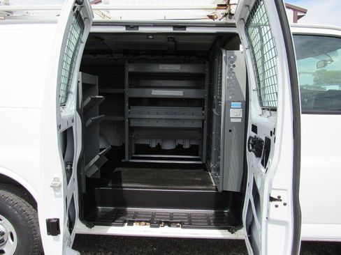 Used 2015 Chevrolet Express 2500 RWD image 15