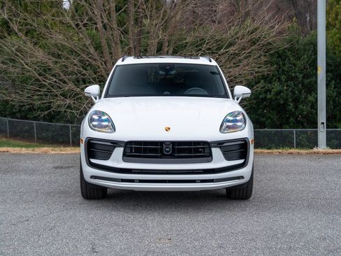 Certified 2025 Porsche Macan AWD/4WD image 11