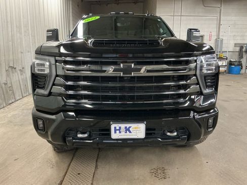 Used 2024 Chevrolet Silverado 2500 High Country w/ High Country Premium Package image 2