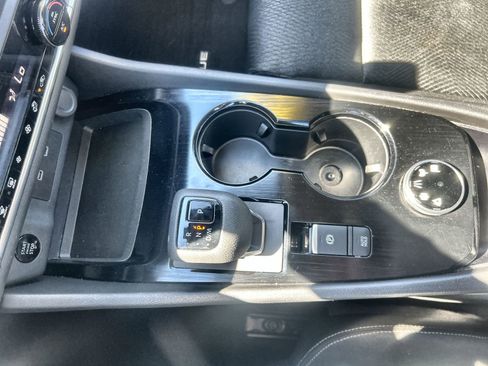 Used 2024 Nissan Rogue SV image 23