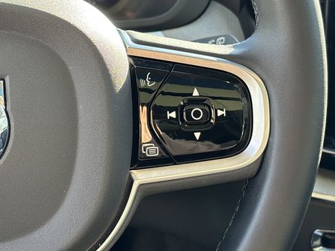 Used 2025 Volvo XC60 B5 Plus image 20