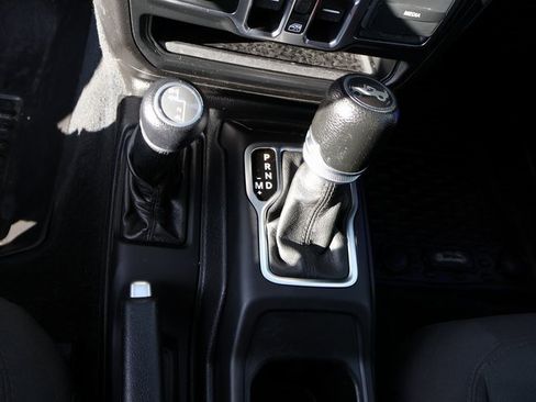 Used 2018 Jeep Wrangler Unlimited Sport S image 36