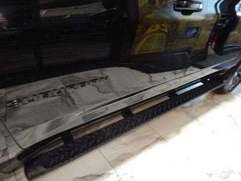 Used 2023 Chevrolet Suburban Z71 image 15