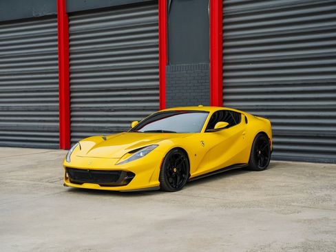 Used 2019 Ferrari 812 Superfast RWD image 1