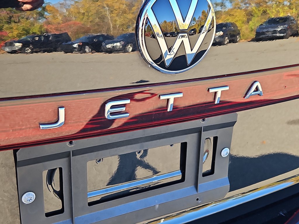Certified 2025 Volkswagen Jetta Sport FWD image 12