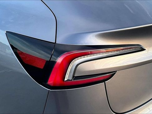 Used 2025 Tesla Model 3 Long Range RWD image 21