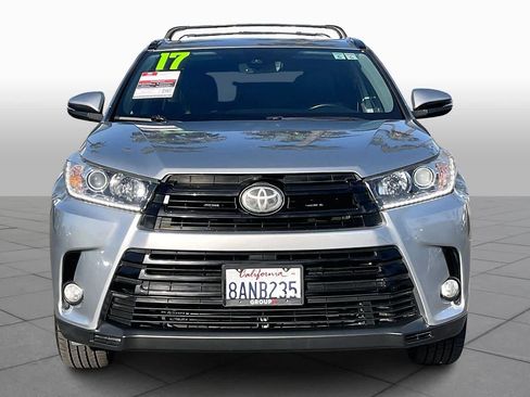 Used 2017 Toyota Highlander SE w/ Carpet Mat Package image 3
