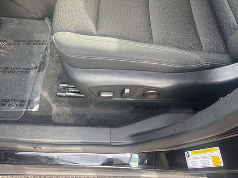 Used 2025 Chevrolet Traverse LT image 10