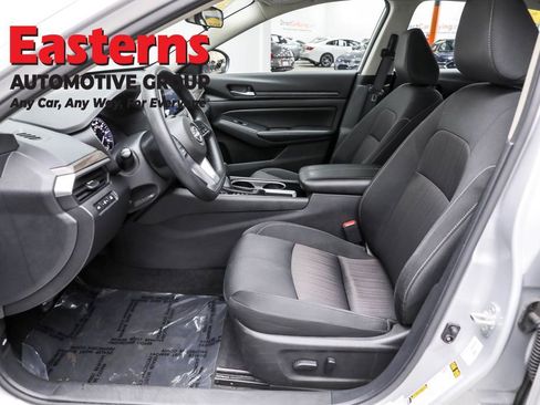 Used 2024 Nissan Altima 2.5 SV image 14