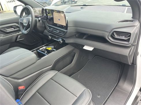 New 2025 Chevrolet Silverado EV LT image 29