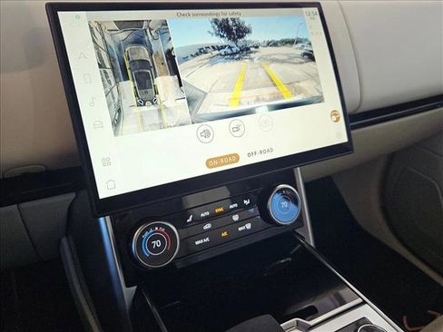 Used 2023 Land Rover Range Rover SE image 9