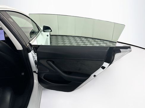 Used 2020 Tesla Model 3 Standard Range Plus image 27