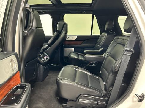 Used 2019 Lincoln Navigator Reserve AWD/4WD image 27