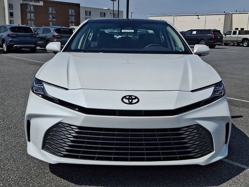 Used 2026 Toyota Camry XLE AWD/4WD image 2