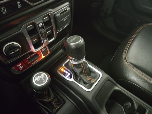 Used 2022 Jeep Gladiator Mojave w/ Cold Weather Group AWD/4WD image 24