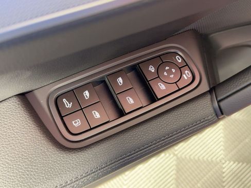 Certified 2026 Porsche Cayenne E-Hybrid Coupe AWD/4WD image 13