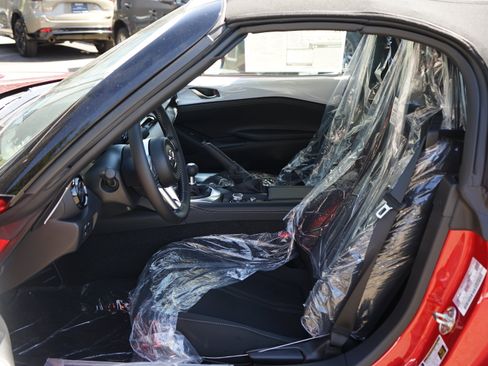 New 2026 MAZDA MX-5 Miata Club w/ Interior Package RWD image 18