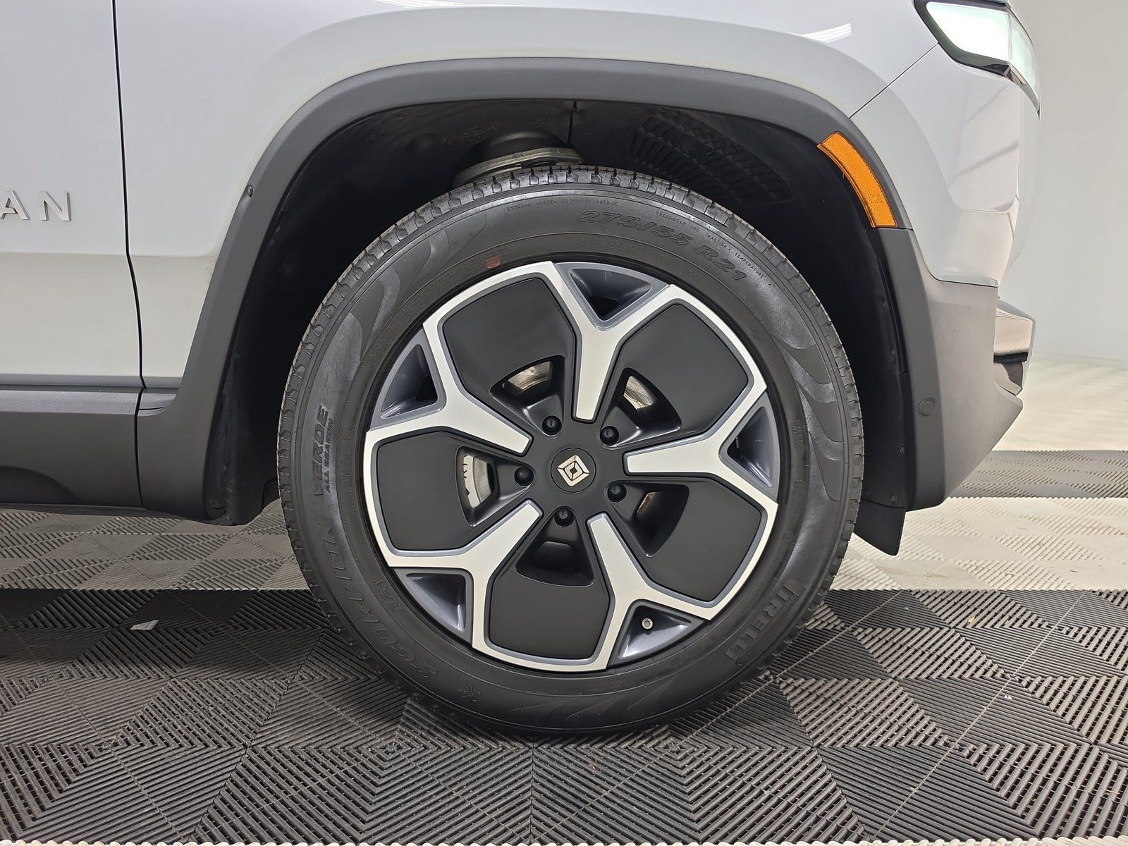 Used 2023 Rivian R1T Adventure Dual AWD/4WD image 11