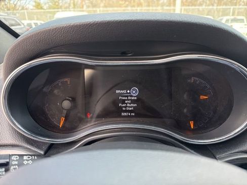 Used 2022 Jeep Grand Cherokee Limited image 12