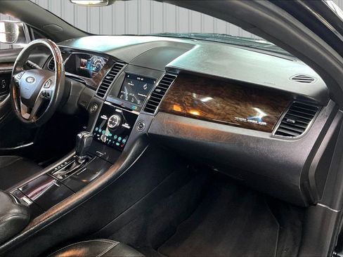 Used 2018 Ford Taurus Limited FWD image 26