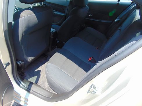 Used 2015 Chevrolet Cruze LT FWD image 3